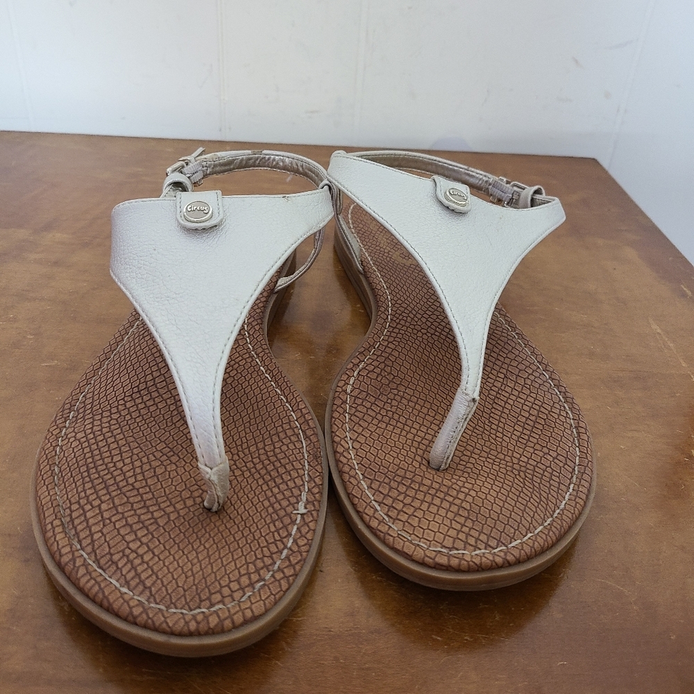 Sam Edelman Circus Gold Cassandra Thong Sandal - Picture 3 of 8